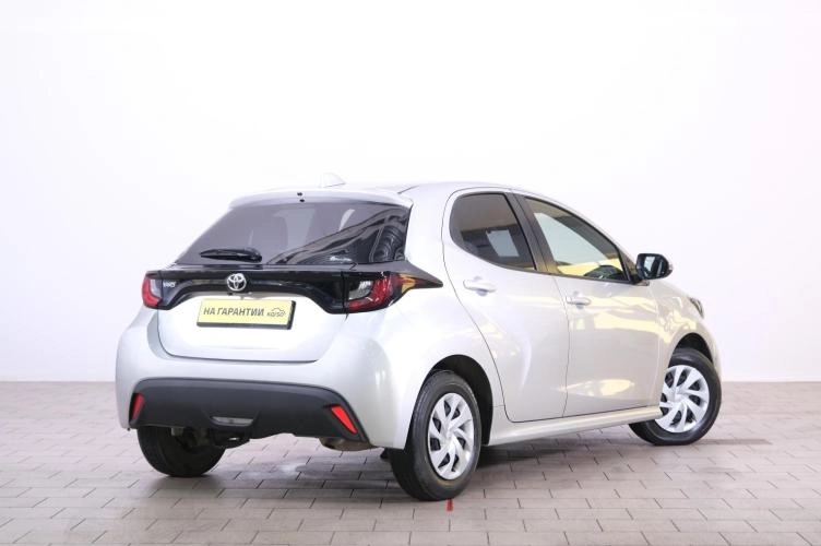 Toyota Yaris 6 из 6