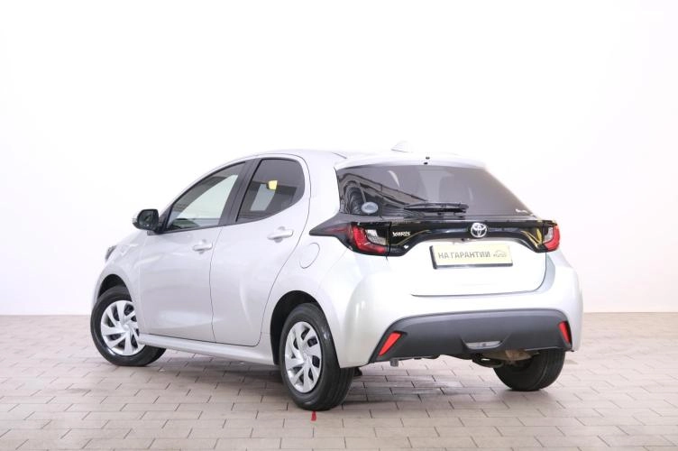 Toyota Yaris 4 из 6
