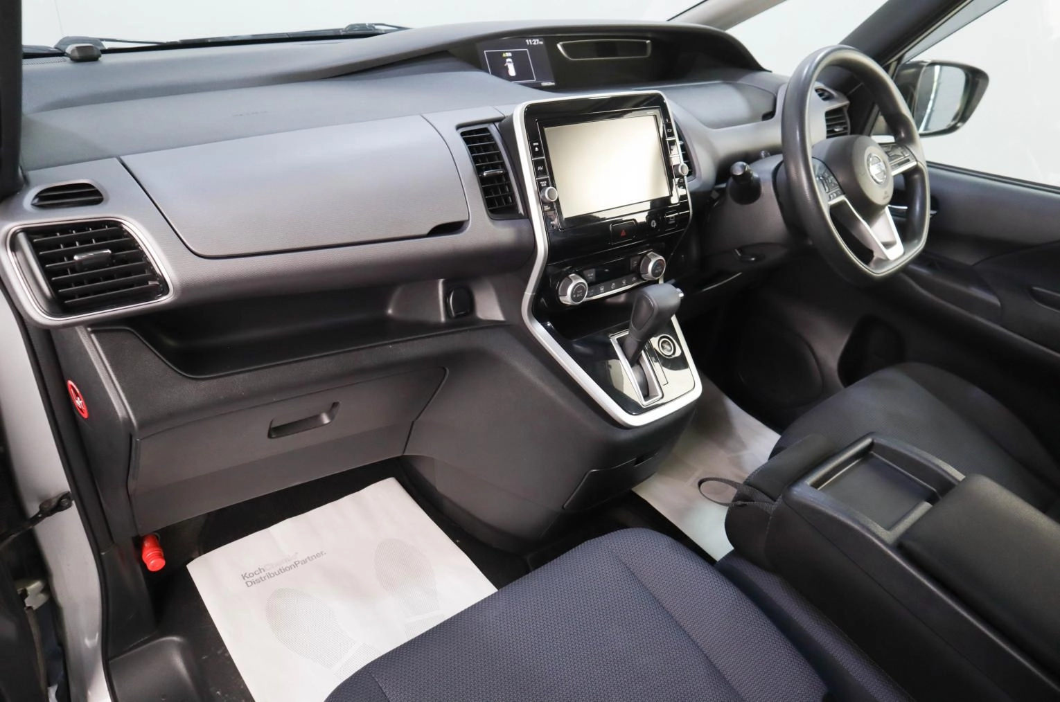 Nissan Serena 8 из 16