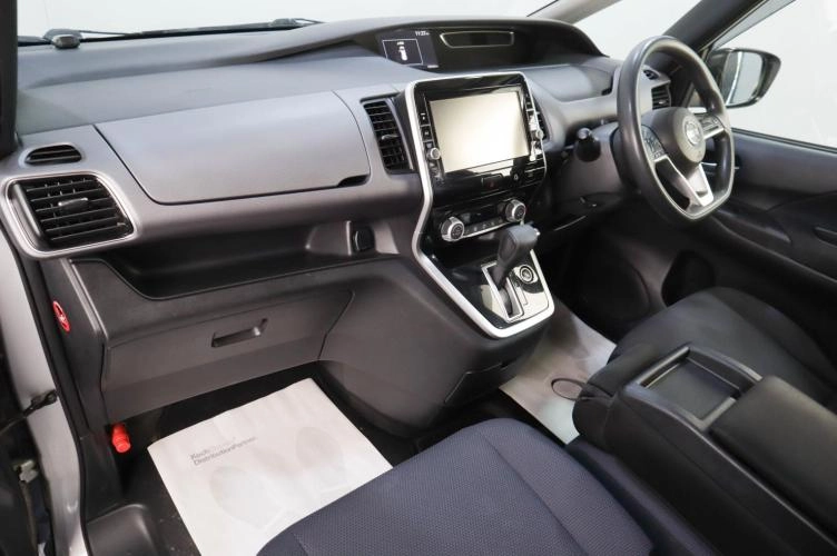 Nissan Serena 8 из 16