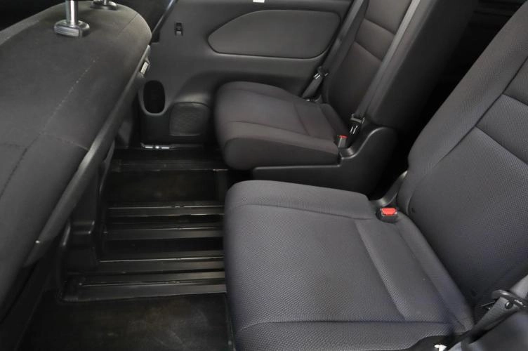 Nissan Serena 16 из 16