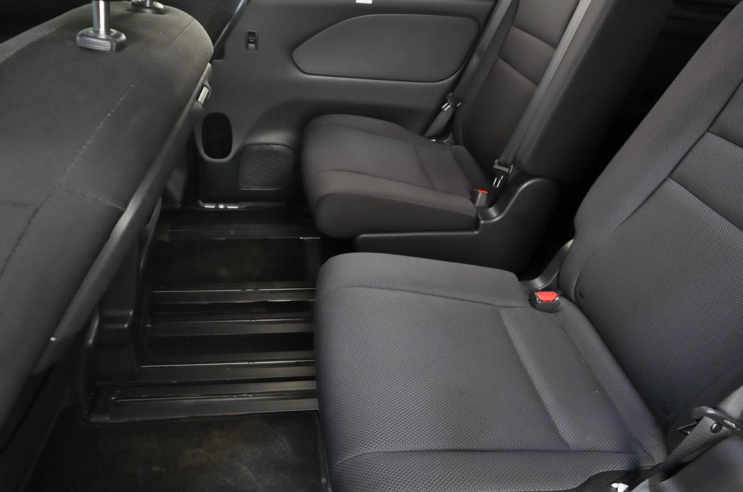 Nissan Serena 16 из 16