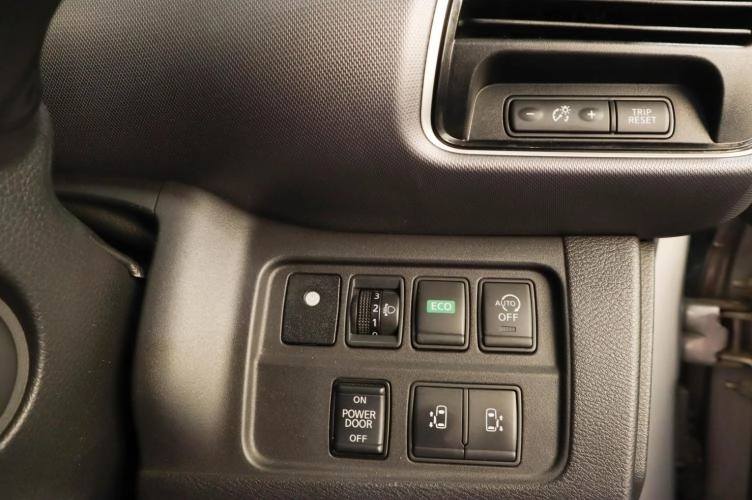 Nissan Serena 14 из 16