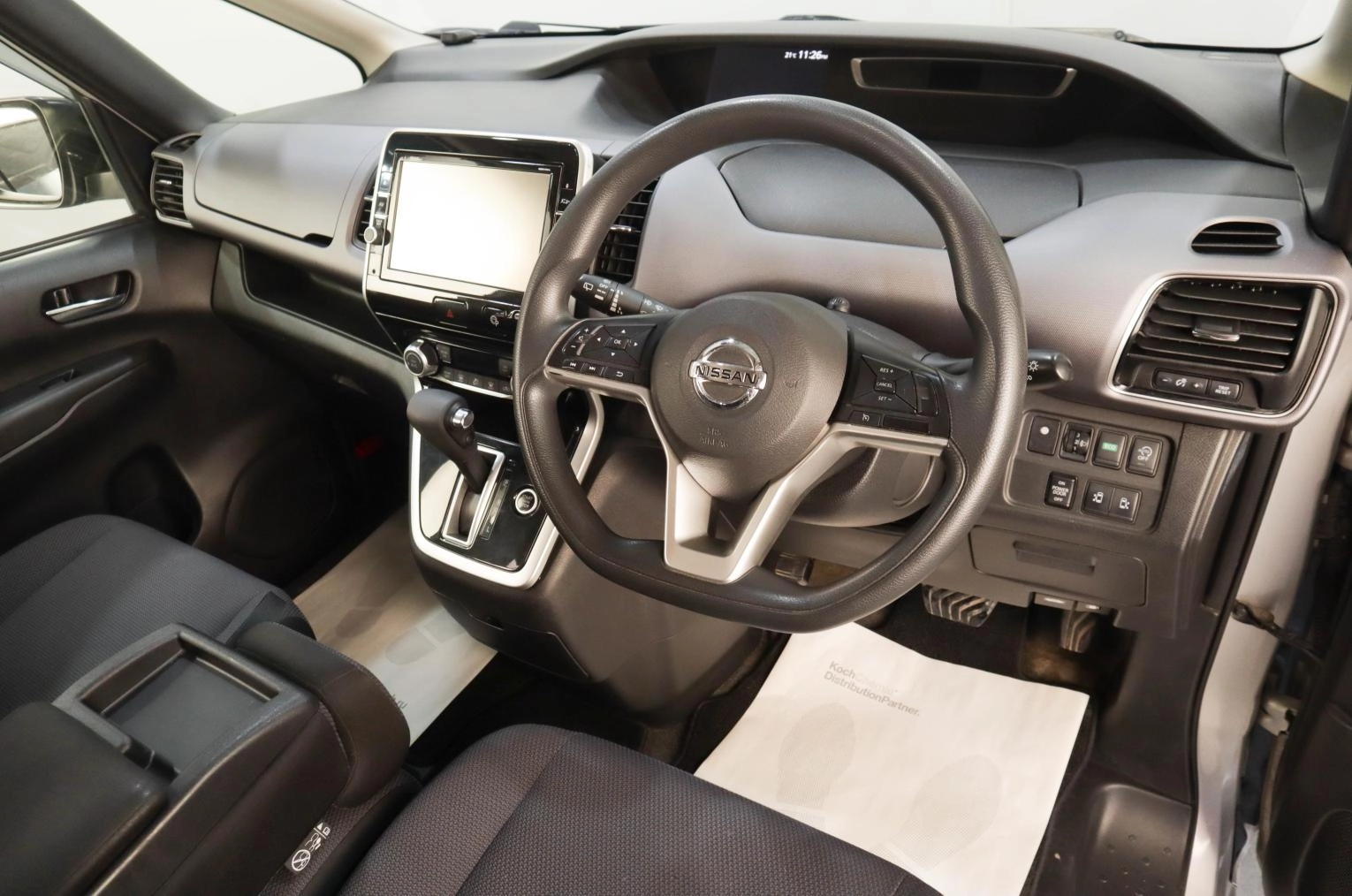 Nissan Serena 9 из 16