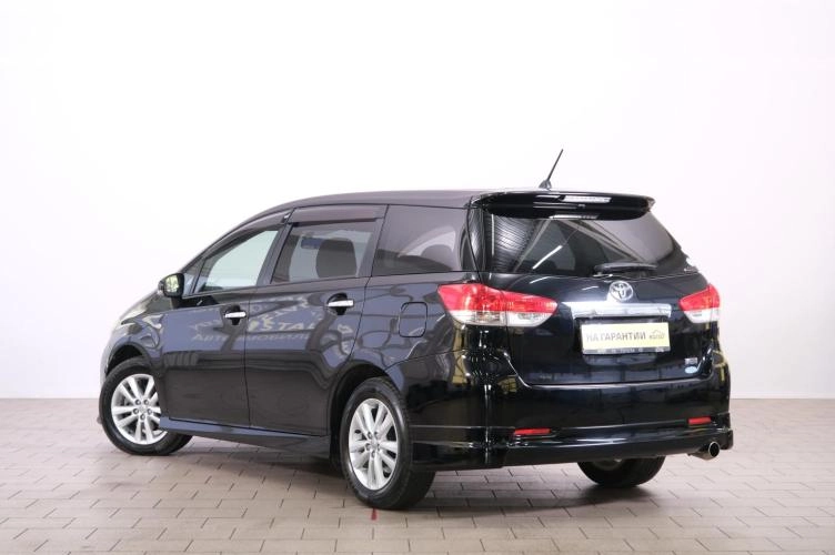 Toyota Wish 4 из 6