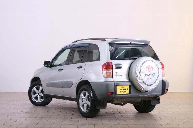 Toyota RAV4 4 из 6