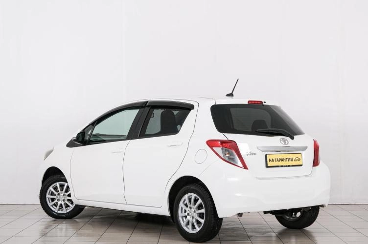Toyota Vitz 4 из 6