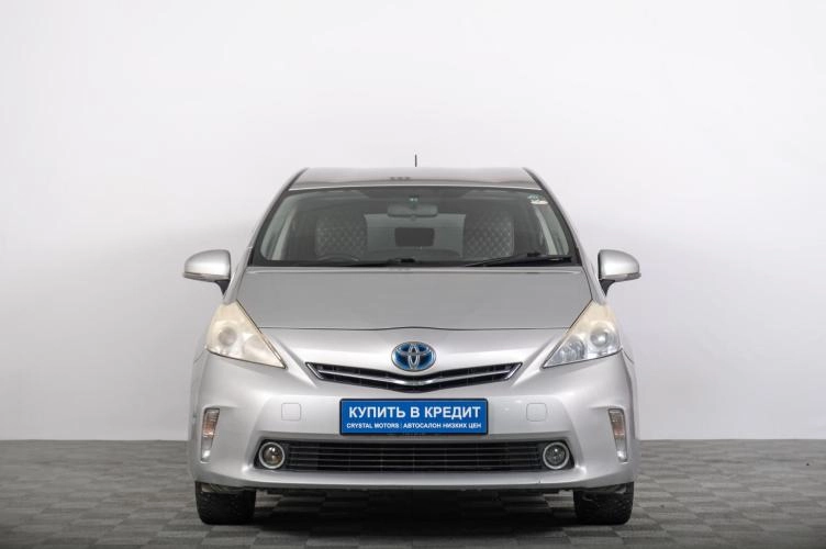 Toyota Prius Alpha 3 из 6