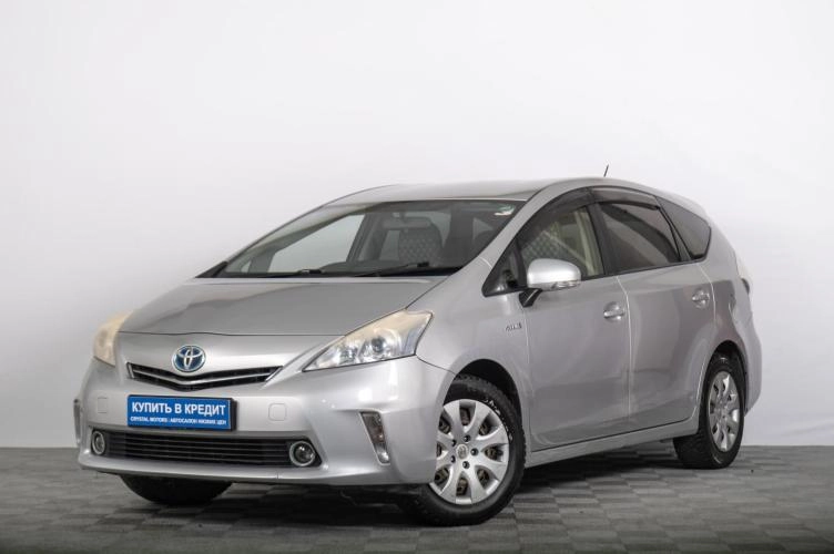 Toyota Prius Alpha 2 из 6