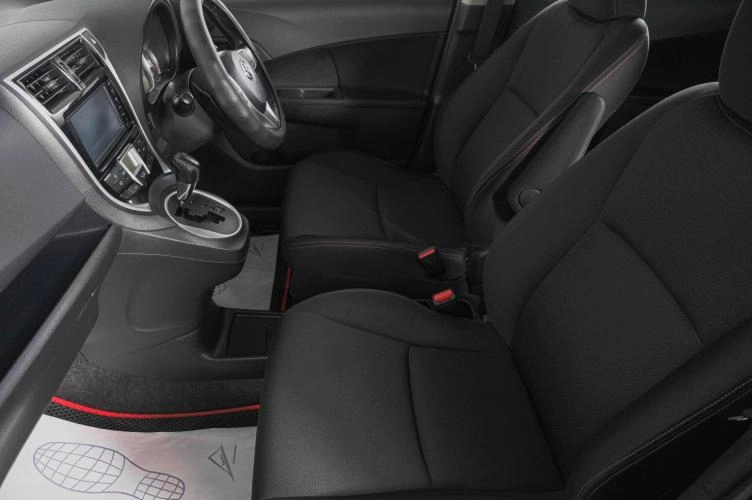 Toyota Ractis 8 из 21
