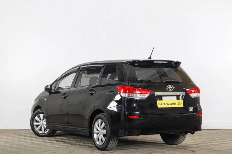 Toyota Wish 4 из 6