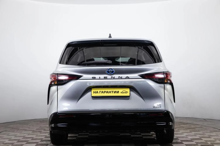 Toyota Sienna 5 из 6