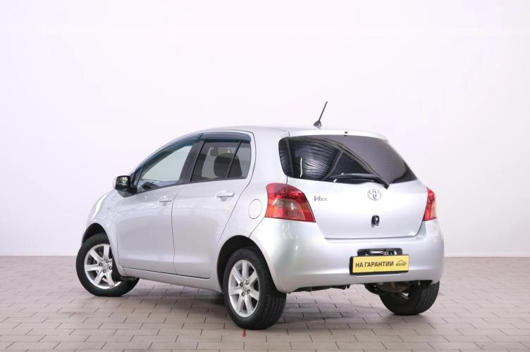 Toyota Vitz 4 из 6