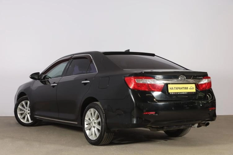 Toyota Camry 4 из 6