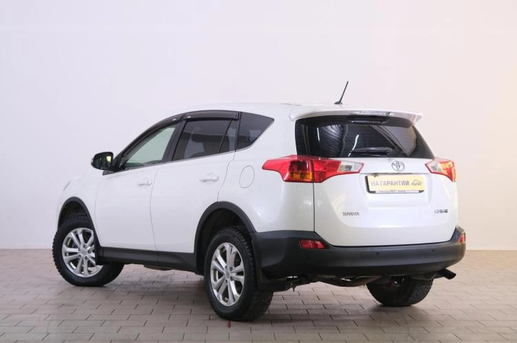 Toyota RAV4 4 из 6