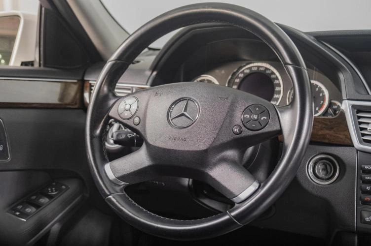 Mercedes-Benz E-класс 12 из 19
