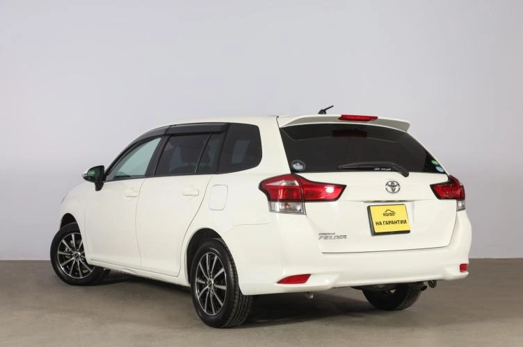 Toyota Corolla Fielder 4 из 6