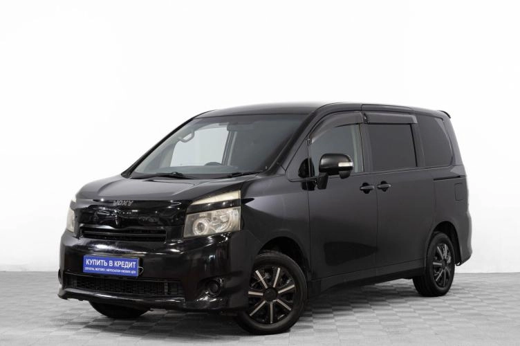 Toyota Voxy 3 из 6