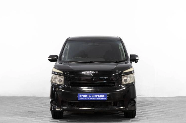 Toyota Voxy 2 из 6
