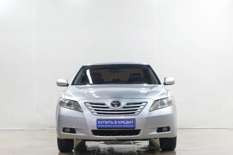 Toyota Camry 2 из 6