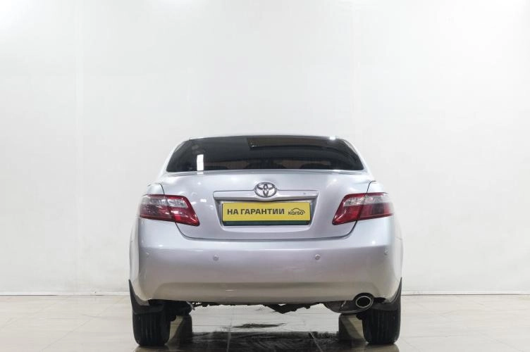 Toyota Camry 5 из 6