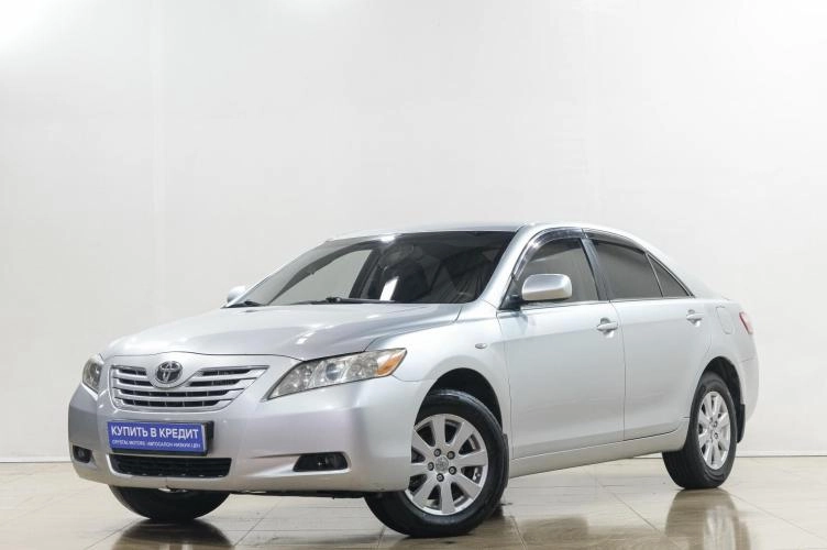 Toyota Camry 3 из 6