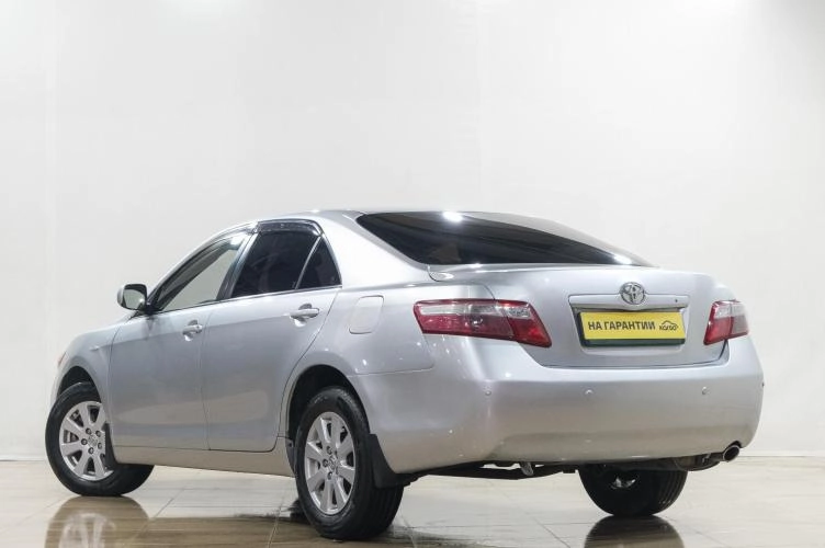 Toyota Camry 4 из 6