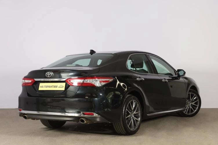 Toyota Camry 6 из 6
