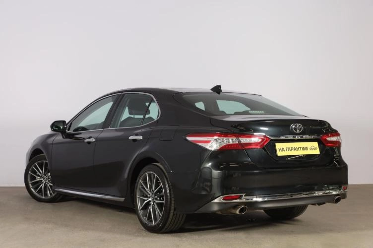 Toyota Camry 4 из 6