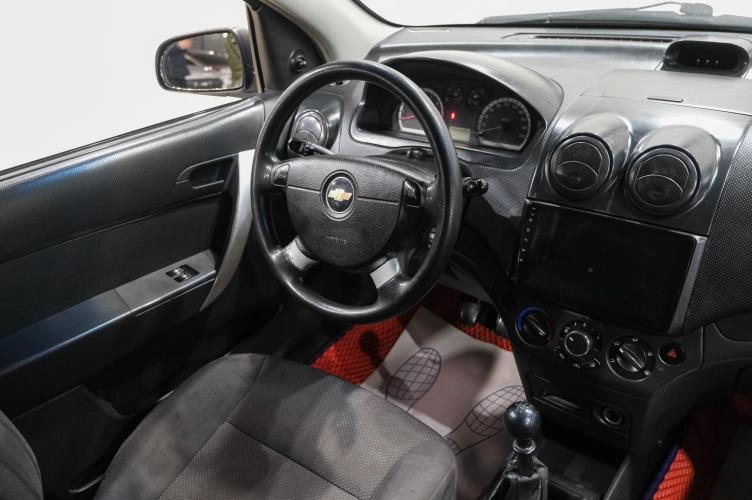 Chevrolet Aveo 15 из 26