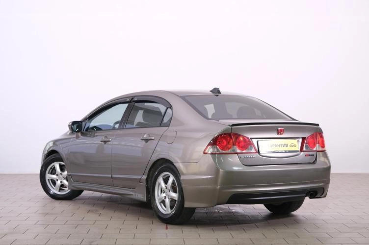 Honda Civic 4 из 6