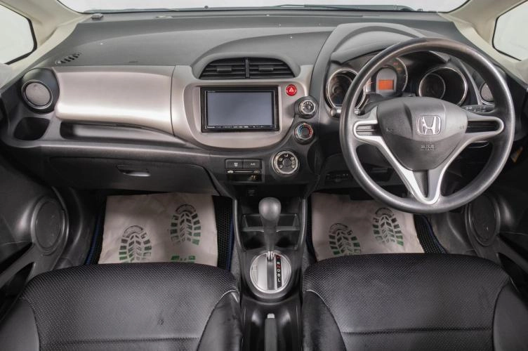 Honda Fit 10 из 16