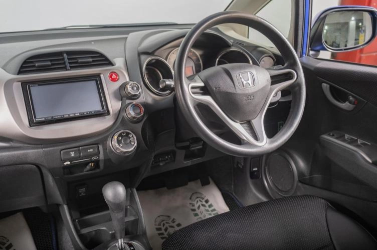 Honda Fit 9 из 16