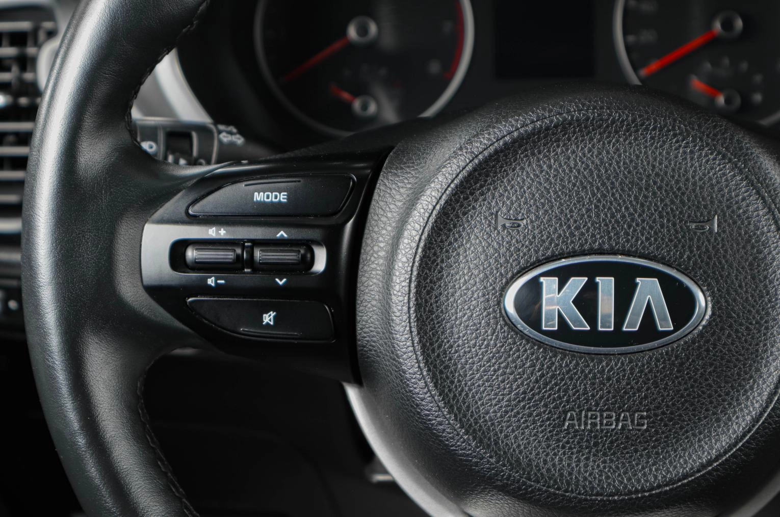 KIA Rio 14 из 18