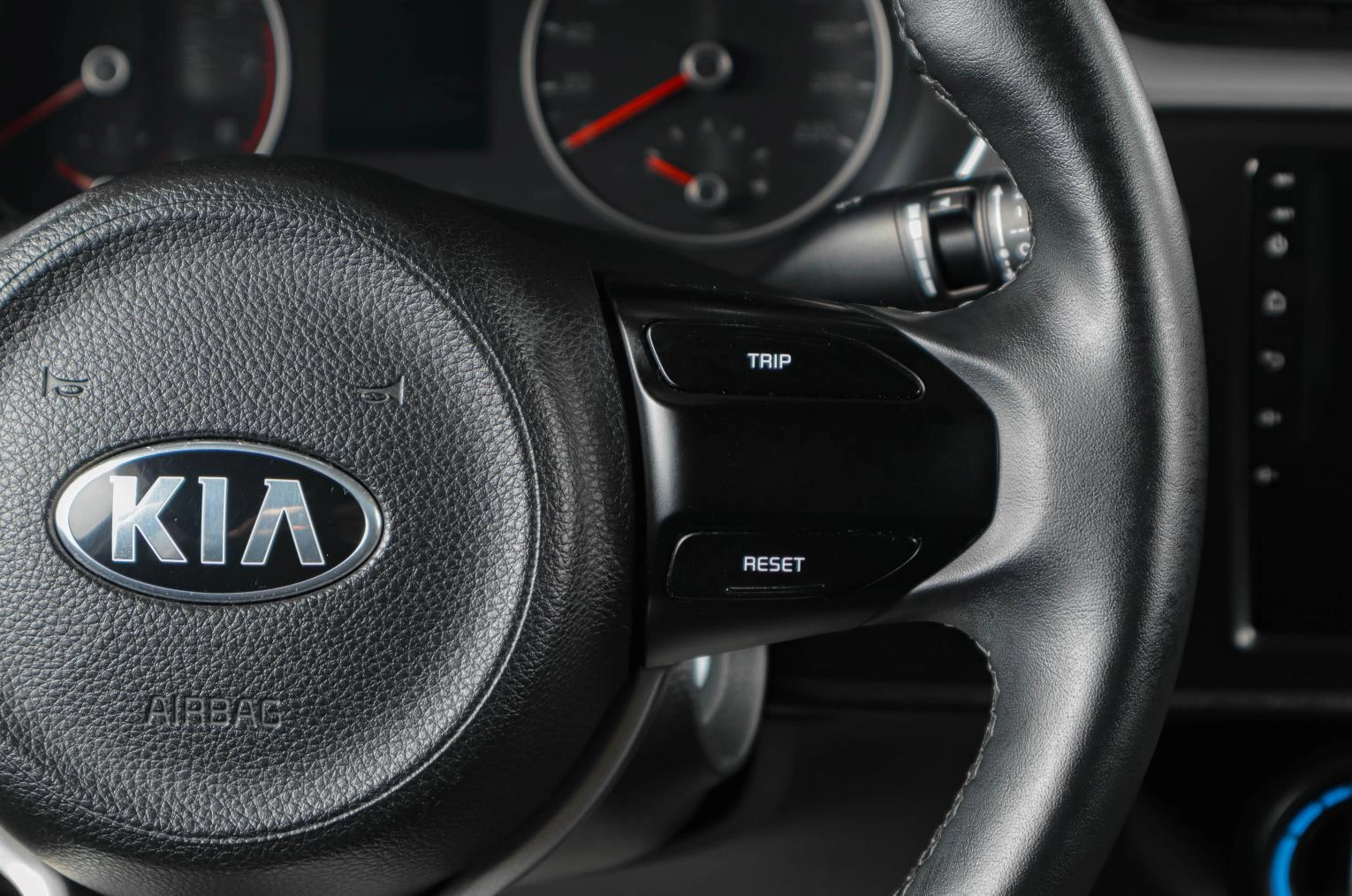 KIA Rio 15 из 18