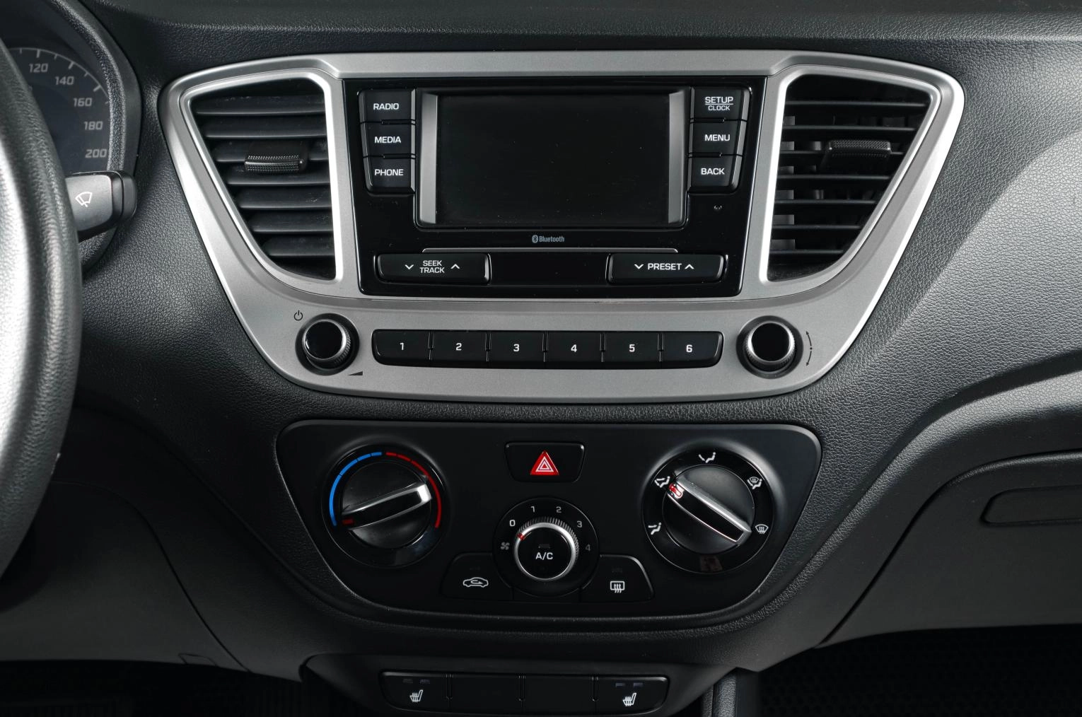 Hyundai Solaris 16 из 18