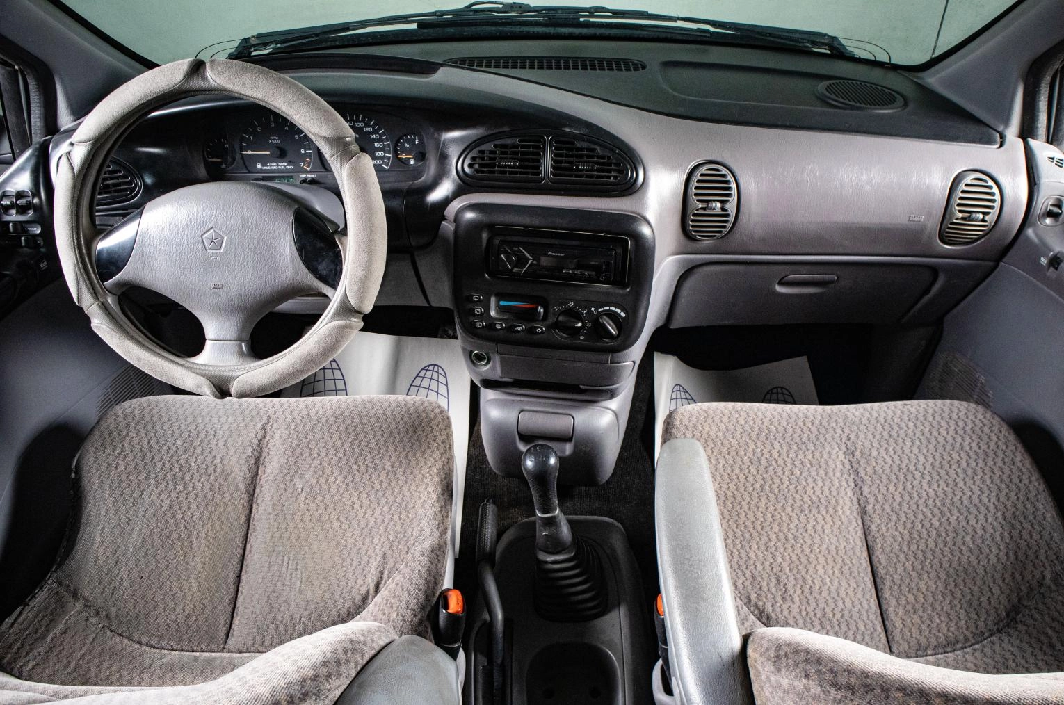 Chrysler Voyager 11 из 15