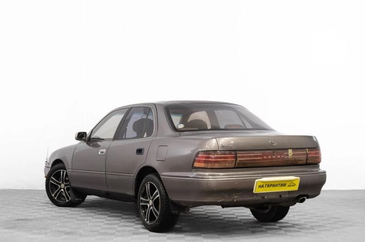 Toyota Camry 6 из 6