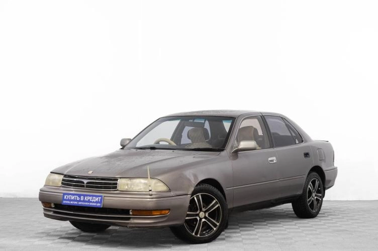 Toyota Camry 3 из 6