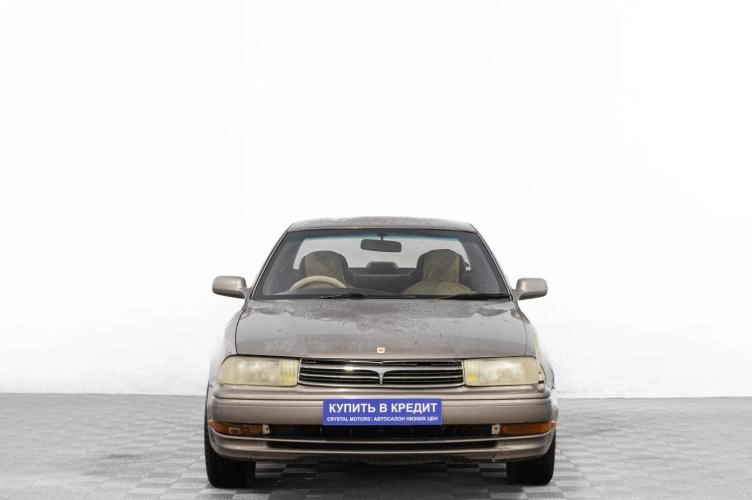 Toyota Camry 2 из 6