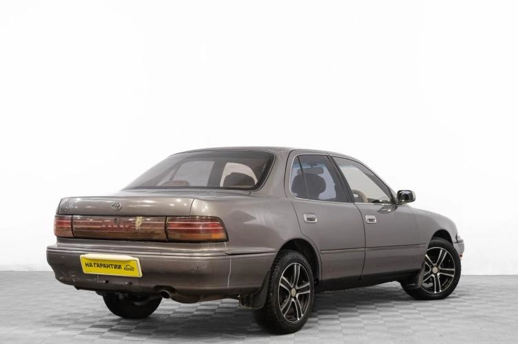 Toyota Camry 4 из 6