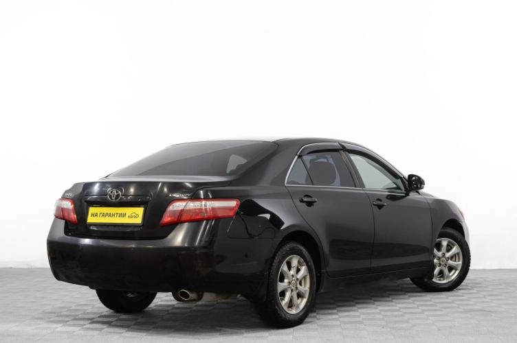 Toyota Camry 4 из 6