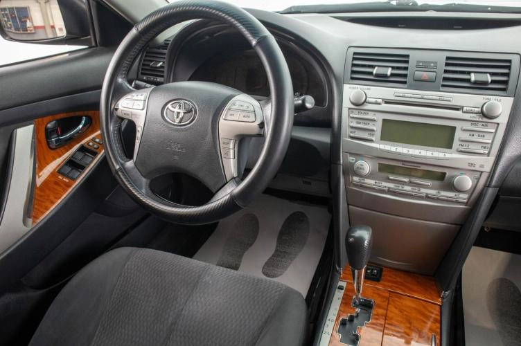 Toyota Camry 14 из 23