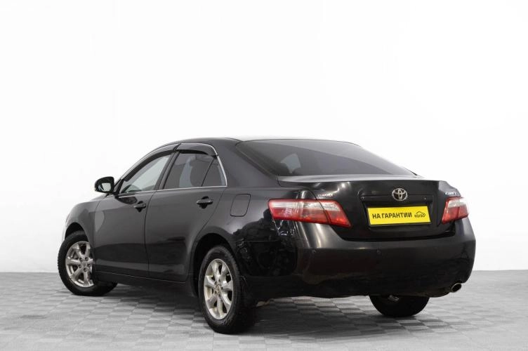 Toyota Camry 6 из 6