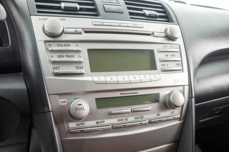 Toyota Camry 16 из 23