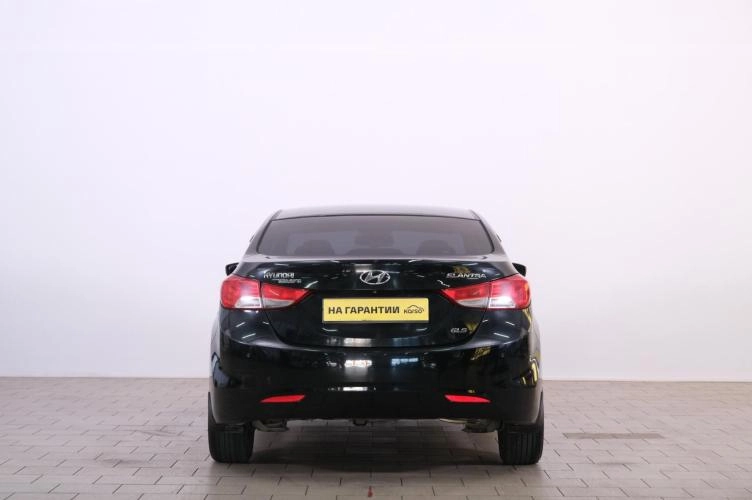 Hyundai Elantra 5 из 6