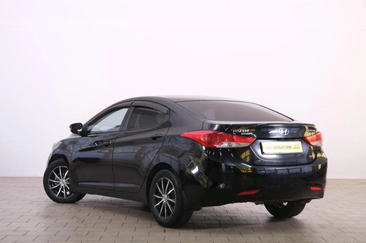 Hyundai Elantra 4 из 6