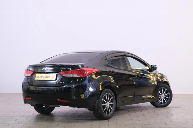 Hyundai Elantra 6 из 6