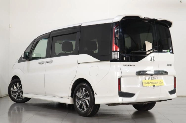 Honda Stepwgn Spada 4 из 6