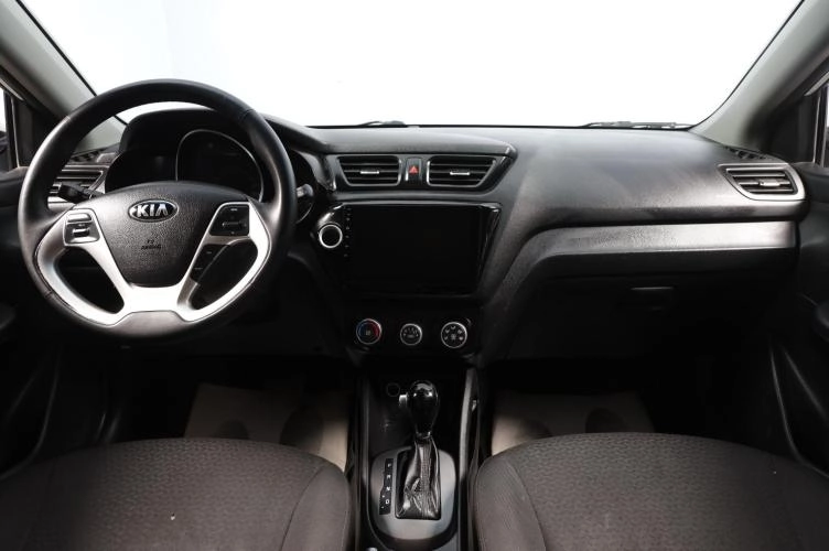 KIA Rio 8 из 16